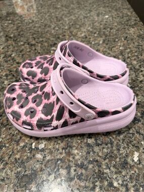 CROCS Kids Pink Leopard-Print Clog Sandals